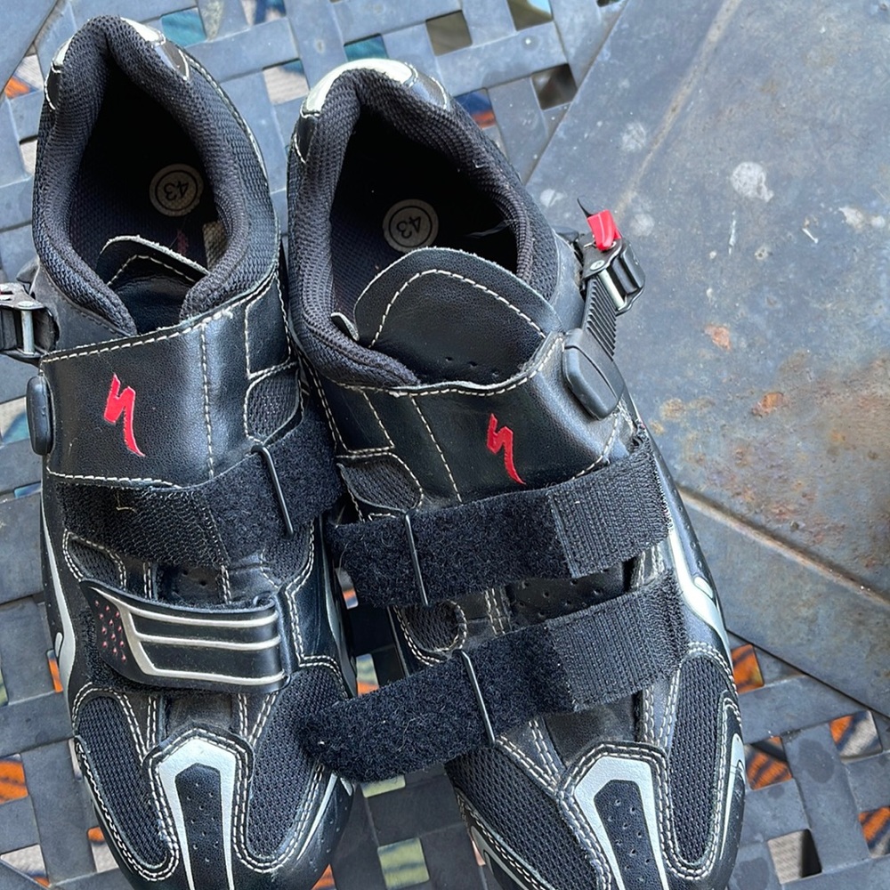 Specialized clip-in cycling shoes, size 43. Carbon fiber. Shimano cleats.